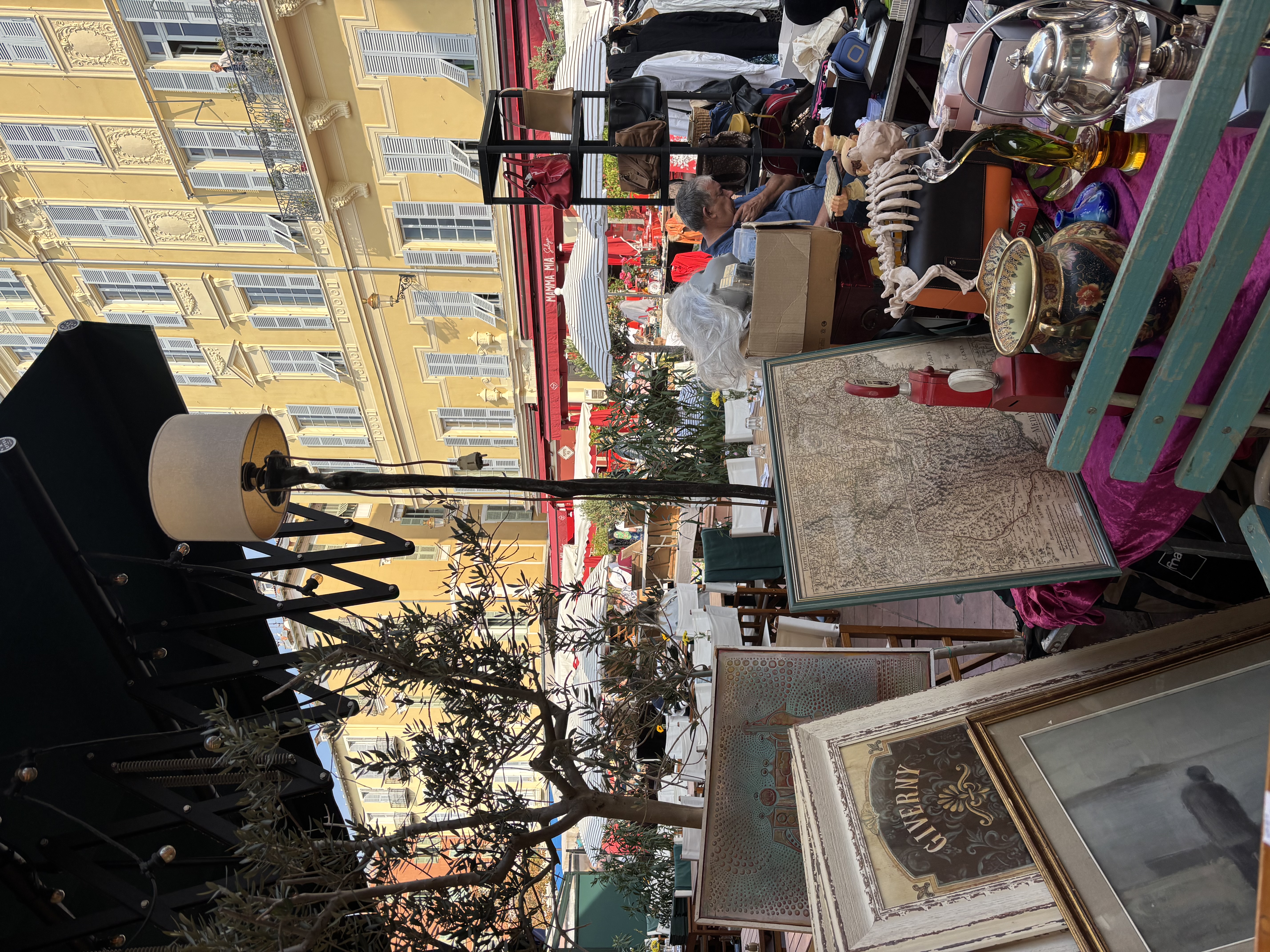 Антикварный рынок Cours Saleya в Старой Ницце